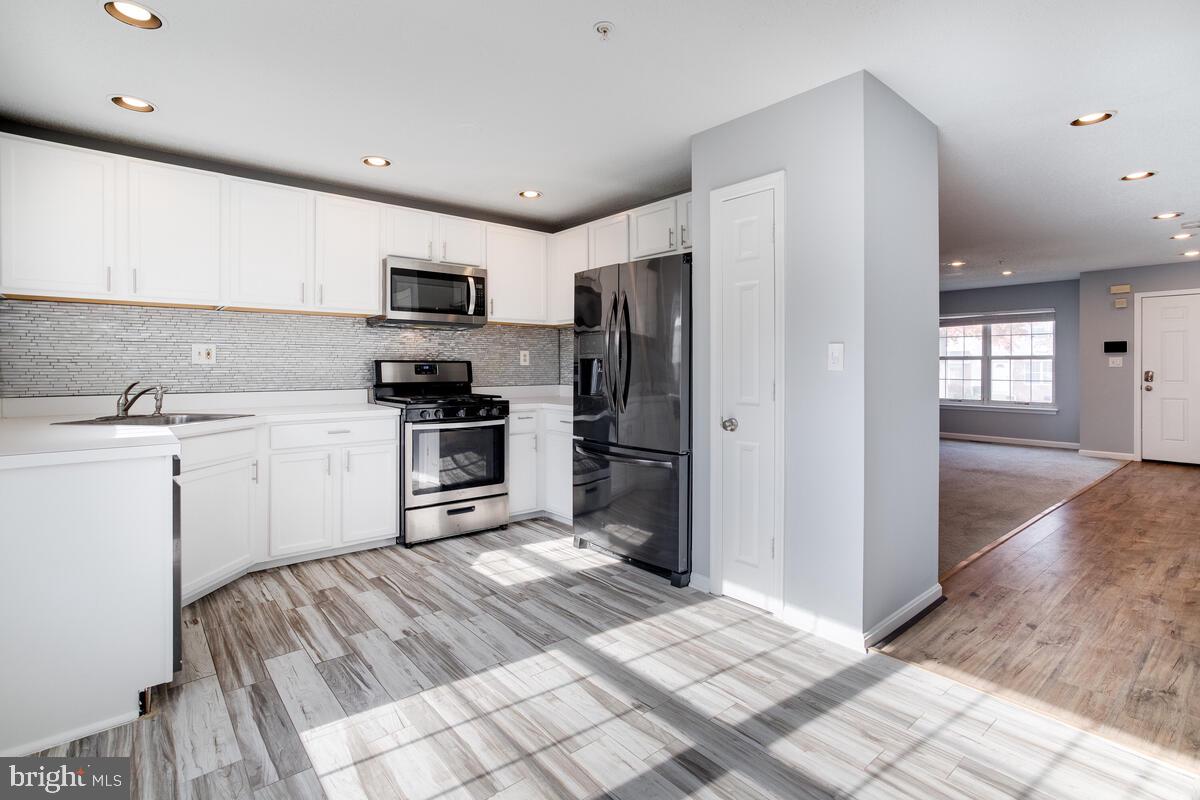 SHEFFIELD GLEN TOWNHOMES - Residential