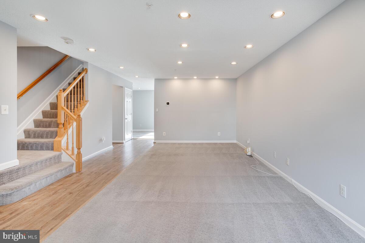 SHEFFIELD GLEN TOWNHOMES - Residential