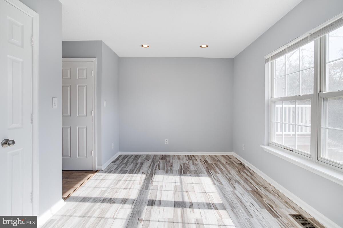 SHEFFIELD GLEN TOWNHOMES - Residential