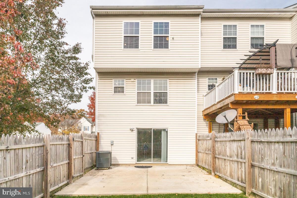 SHEFFIELD GLEN TOWNHOMES - Residential