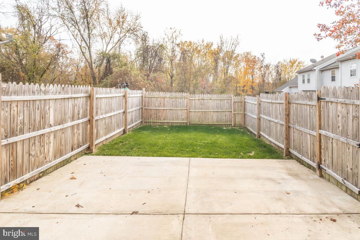 SHEFFIELD GLEN TOWNHOMES - Residential