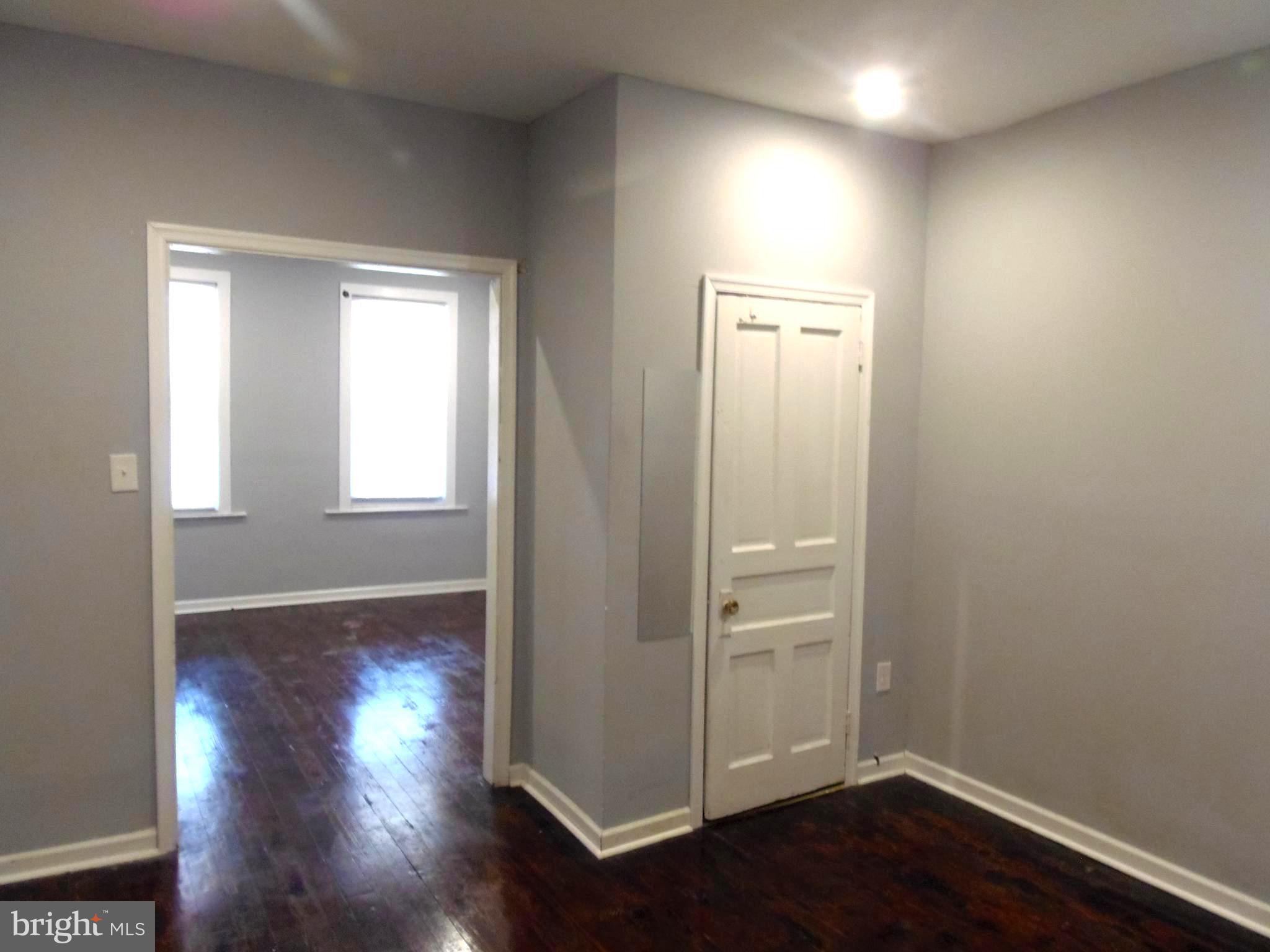 **Charming First-Floor Studio with Original Hardwood Floors – Prime Location!**
Welcome to this cozy first-floor studio apartment, featuring beautiful original hardwood floors that add warmth and charm to the space. Enjoy a full sized kitchen with new appliances. Perfectly located near public transportation, making commuting a breeze. Enjoy the convenience of being steps away from local shops, restaurants, and everyday essentials. This inviting studio offers both comfort and a vibrant neighborhood lifestyle—ideal for anyone looking to live in the heart of it all!
*Please use the Rent Spree link (above) to apply*