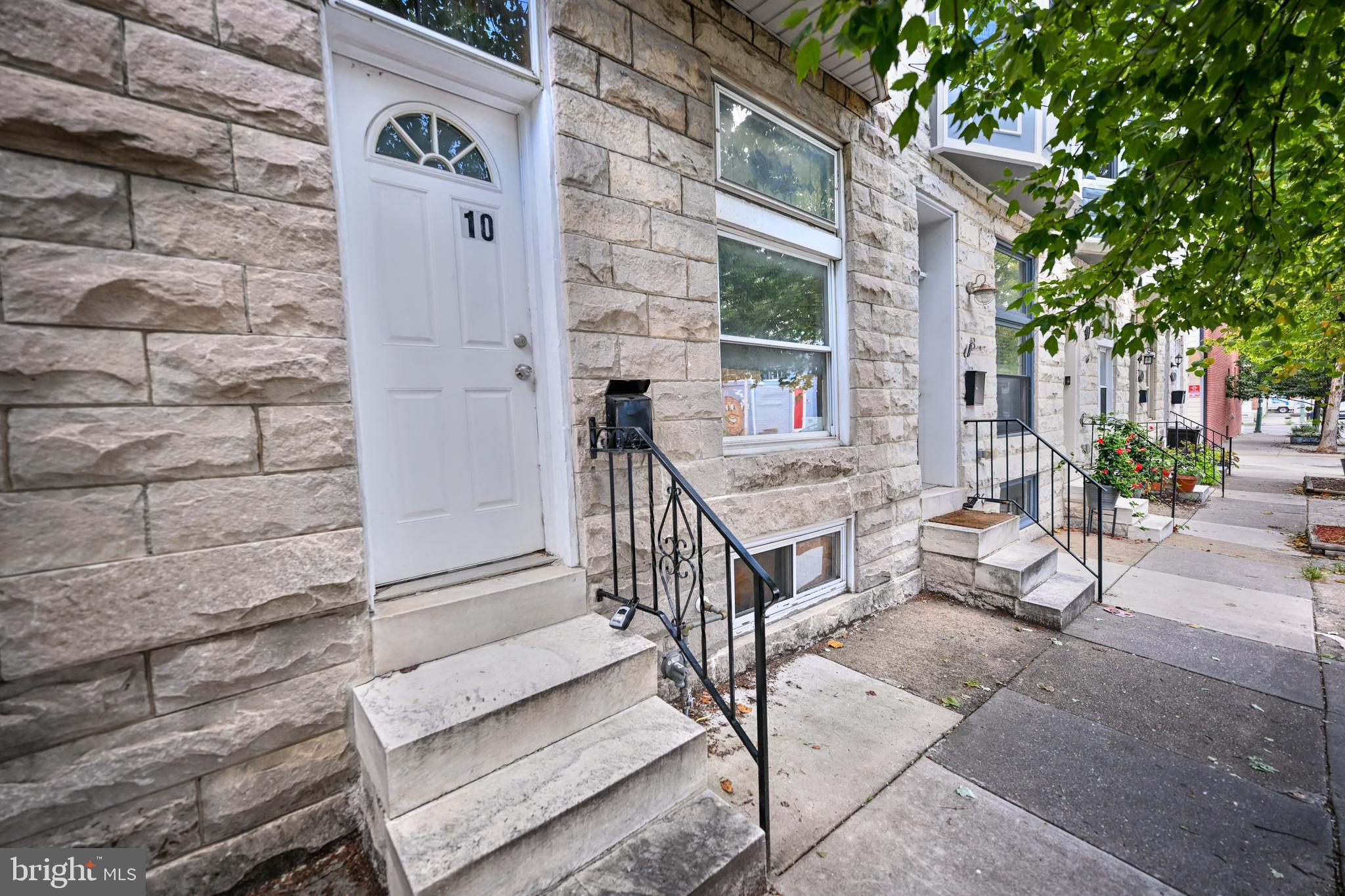 10 S ELLWOOD AVENUE