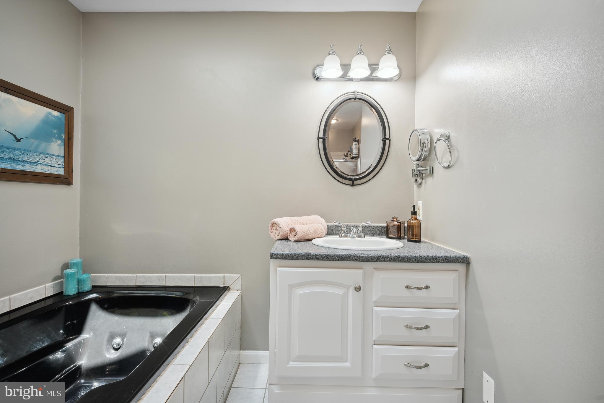 QUEEN ANNE ESTATES - Residential