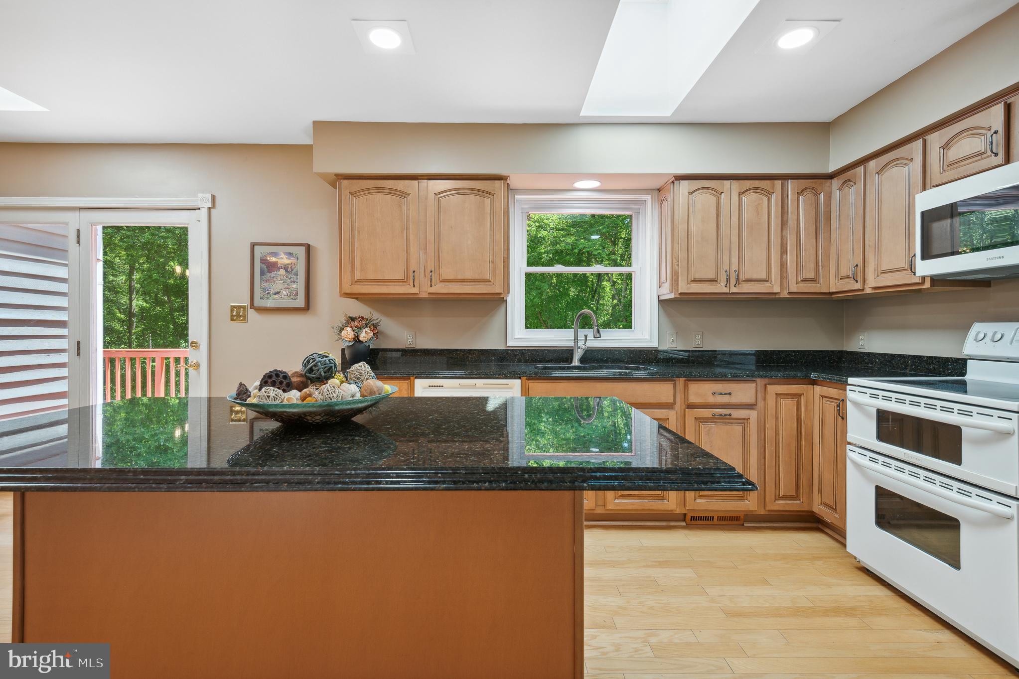 QUEEN ANNE ESTATES - Residential