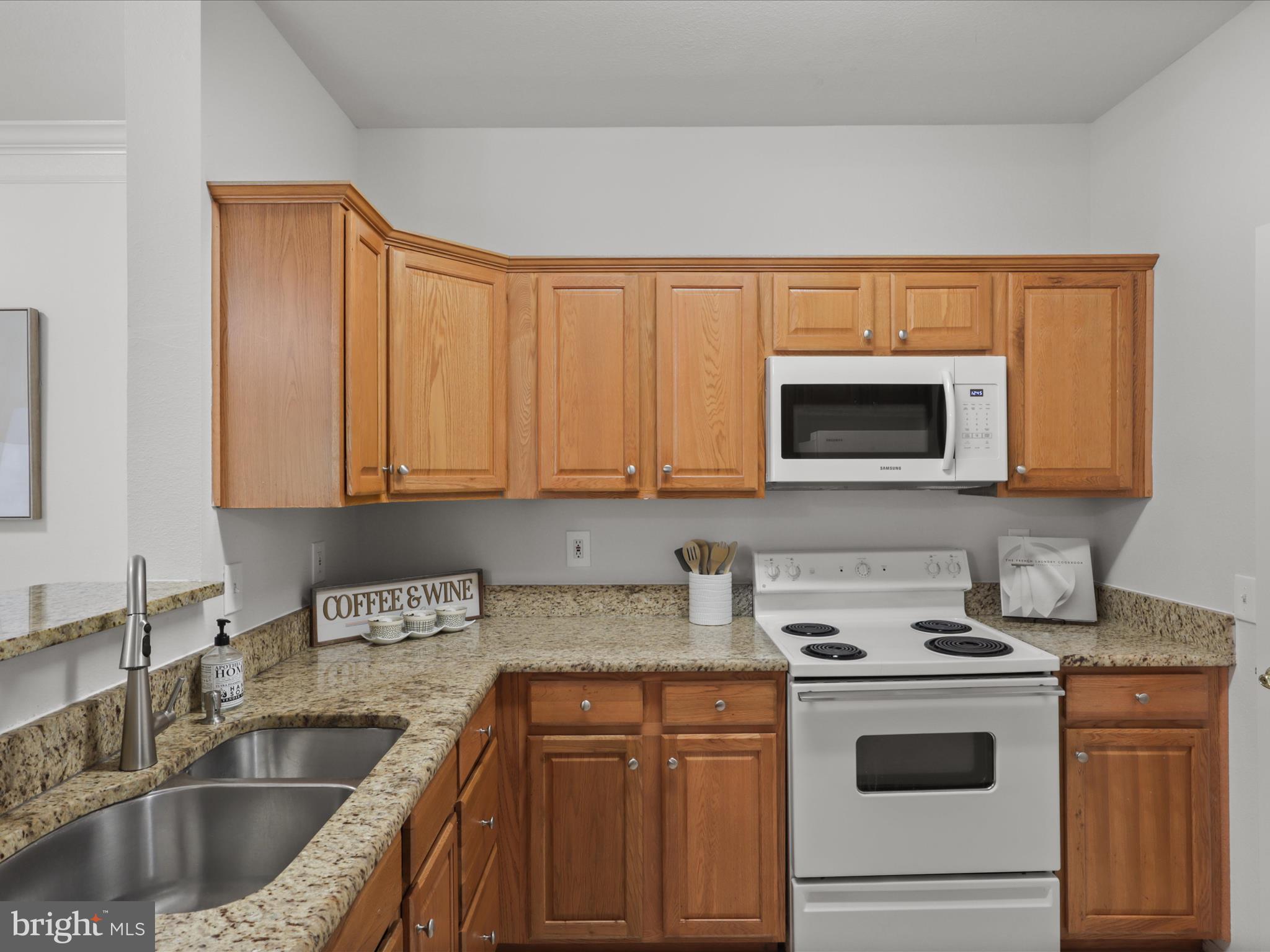 GATES OF MCLEAN - Residential