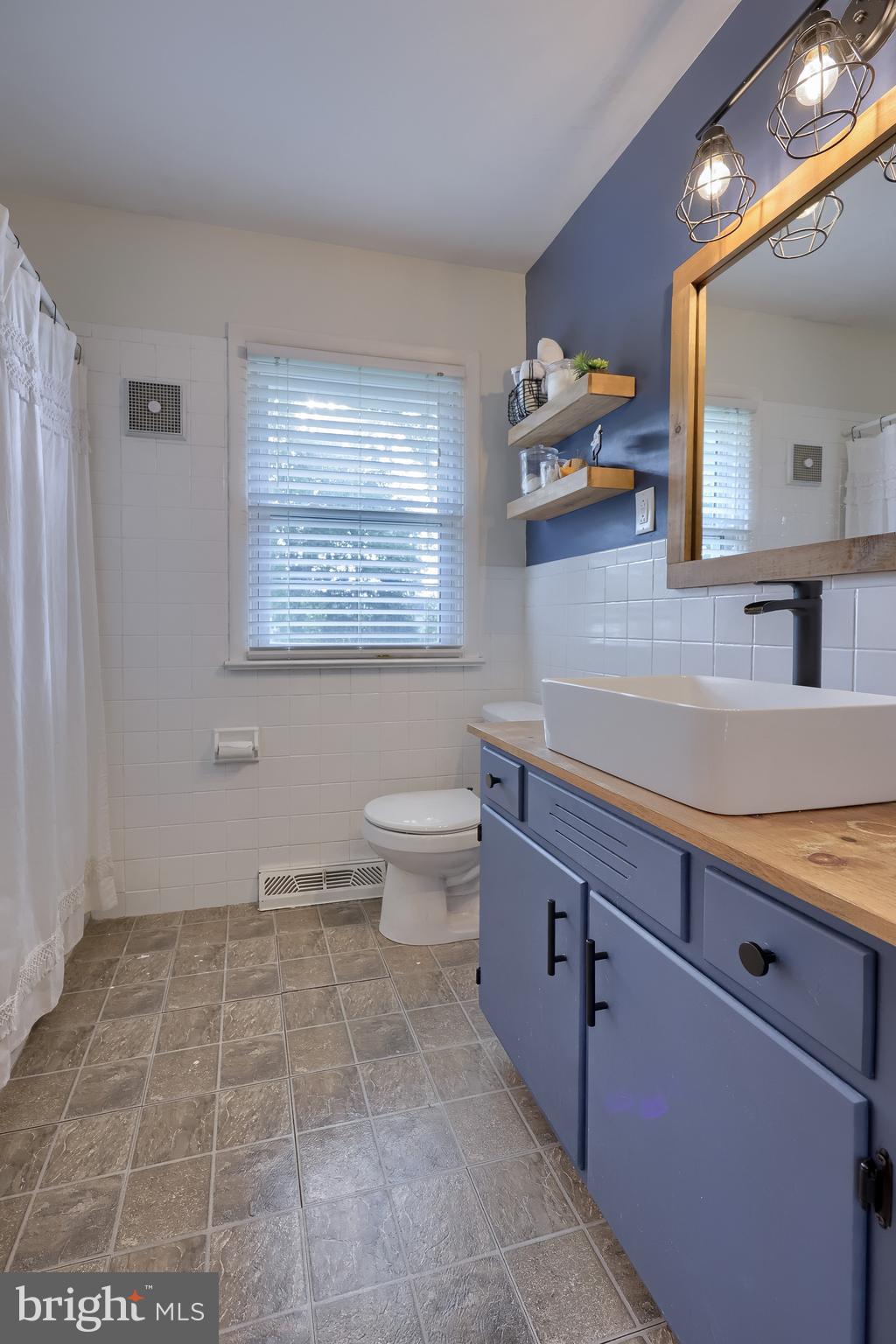 QUAKER HILLS - Residential