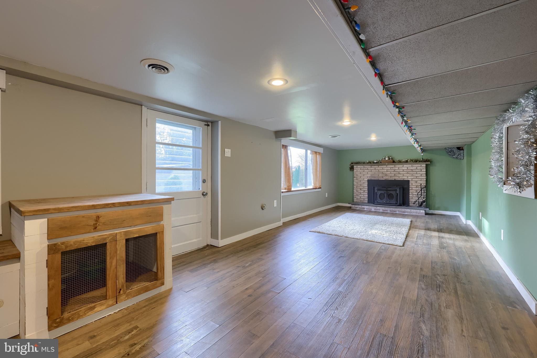 QUAKER HILLS - Residential