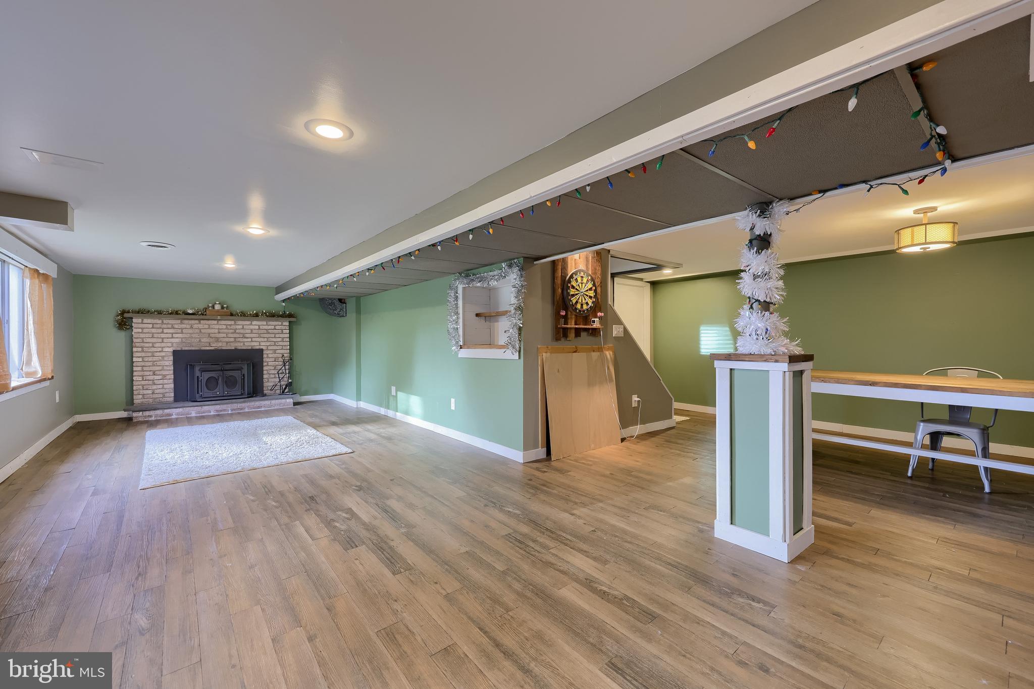 QUAKER HILLS - Residential