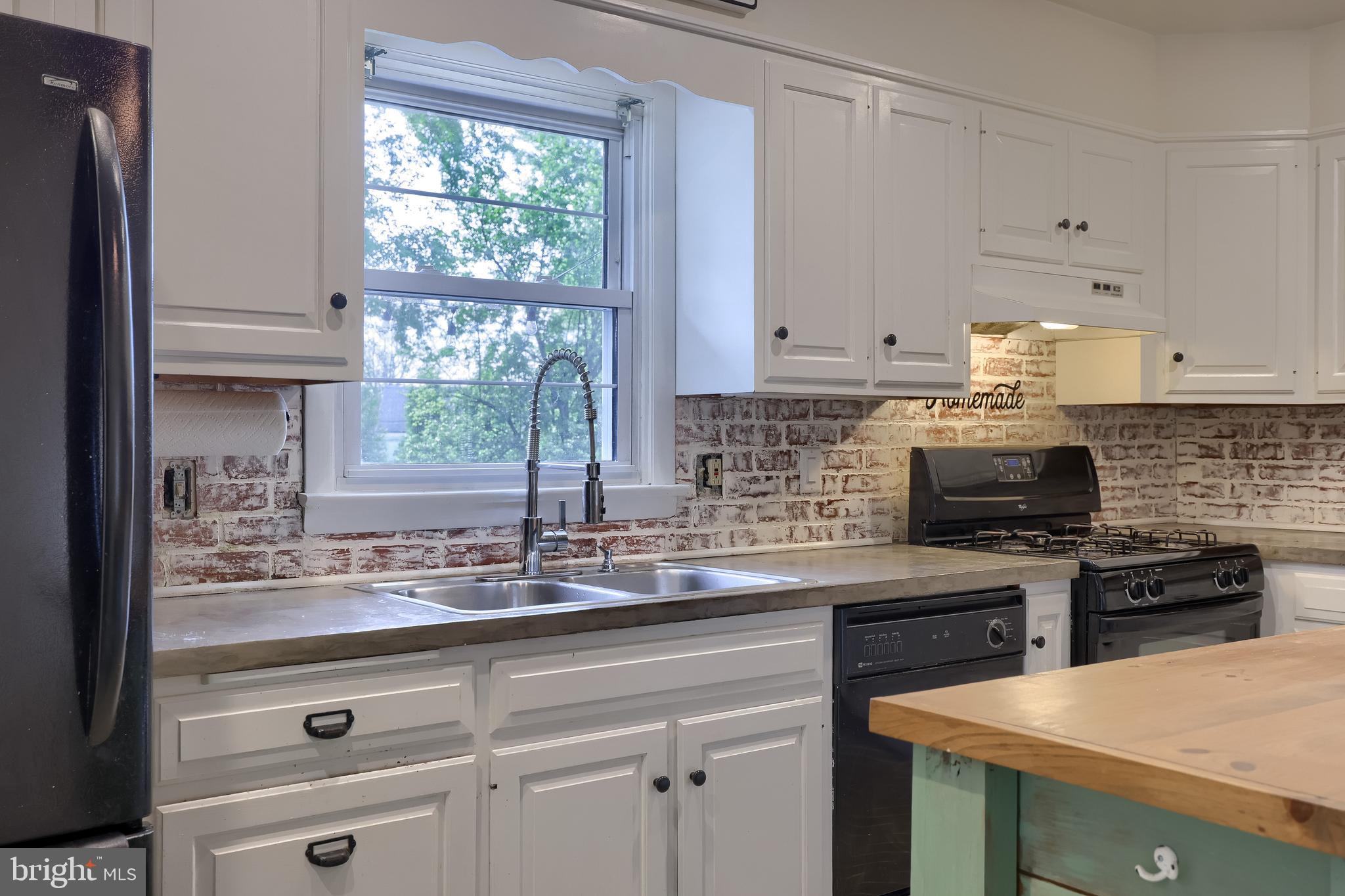 QUAKER HILLS - Residential