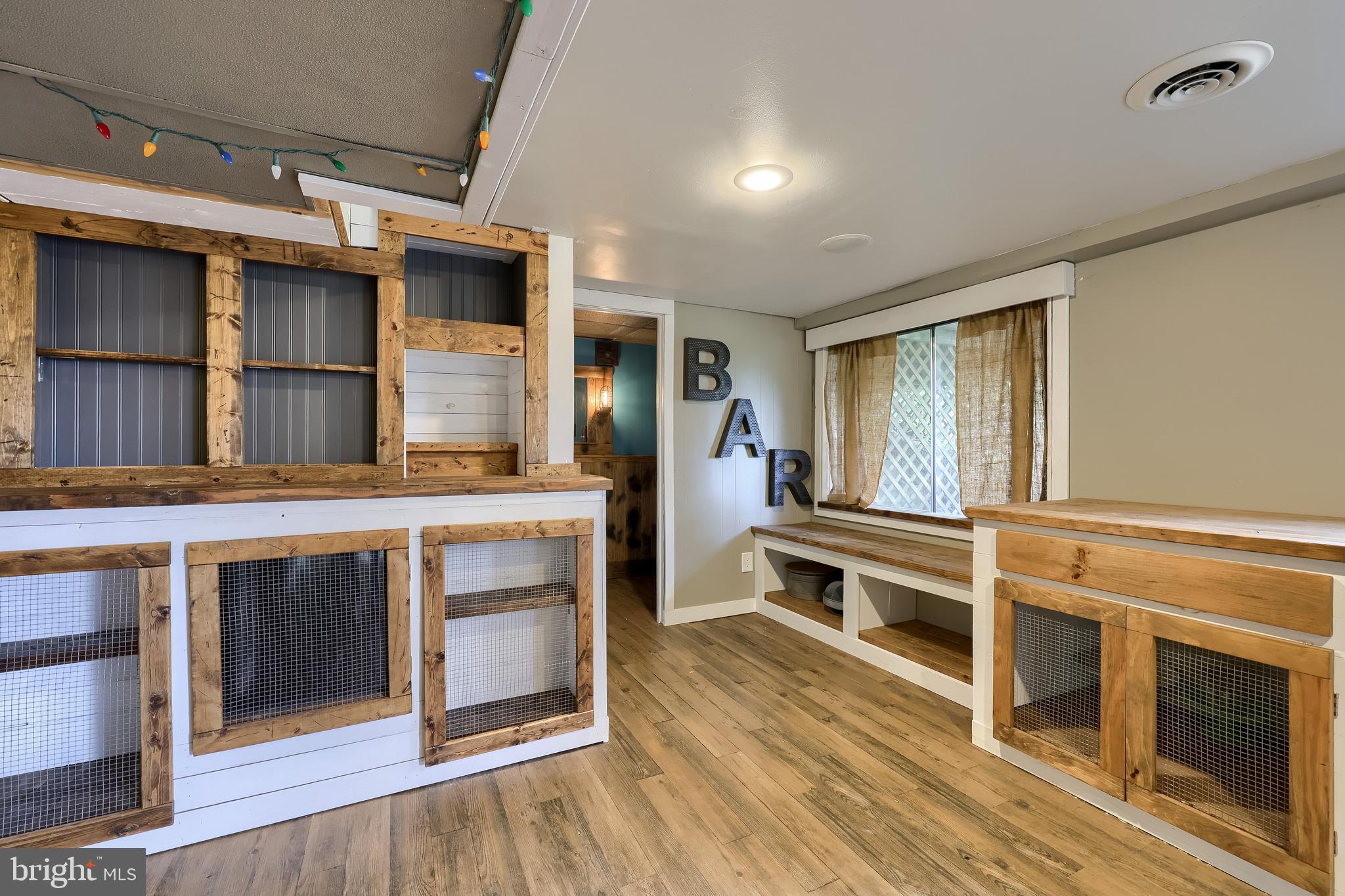 QUAKER HILLS - Residential