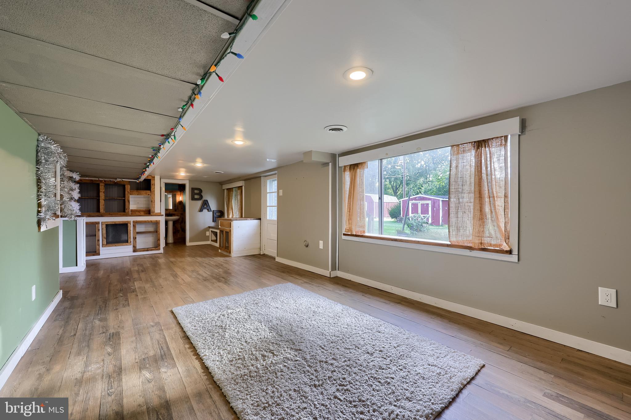 QUAKER HILLS - Residential