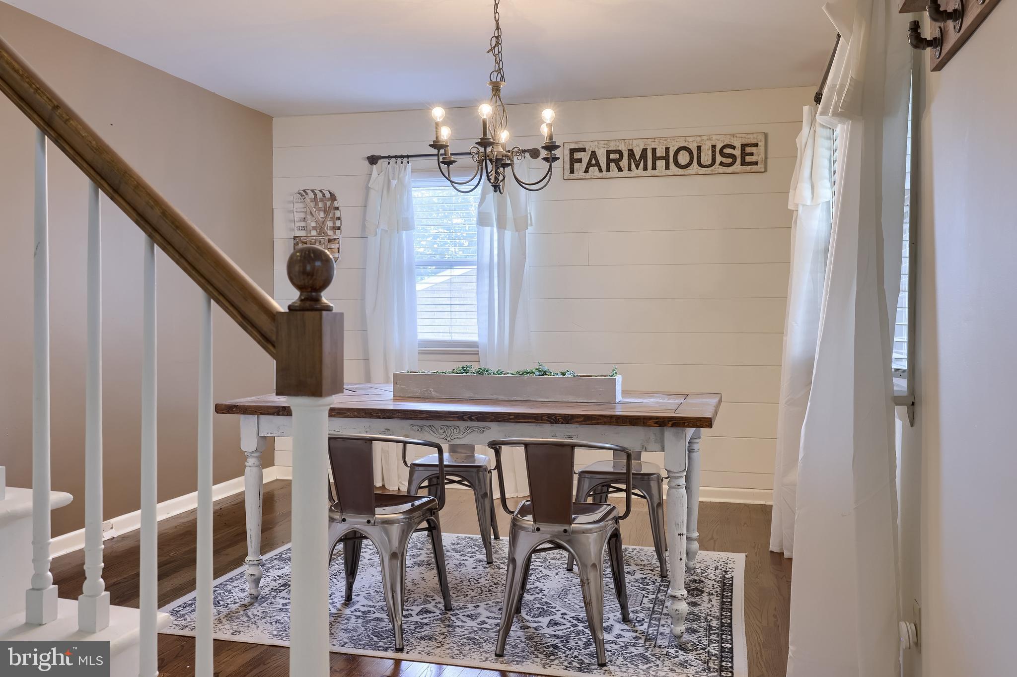 QUAKER HILLS - Residential