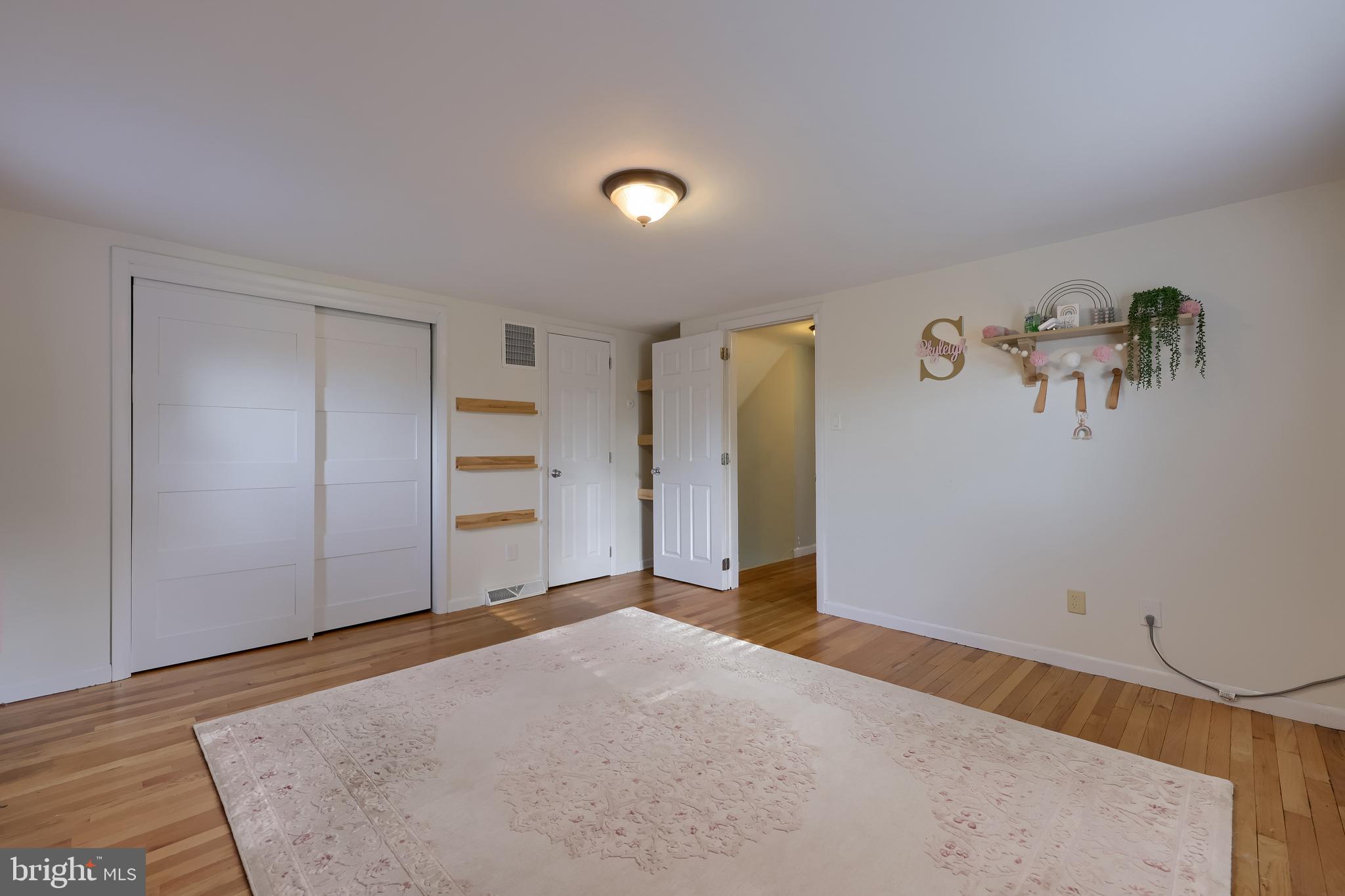 QUAKER HILLS - Residential