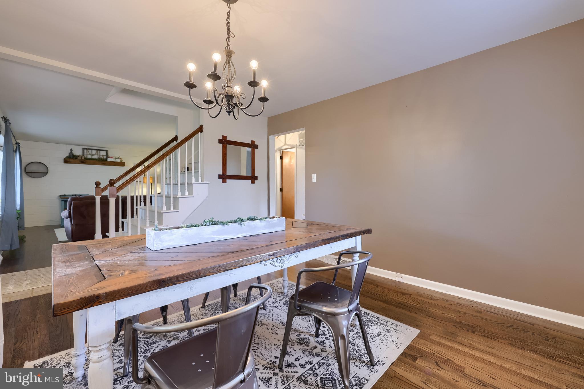 QUAKER HILLS - Residential