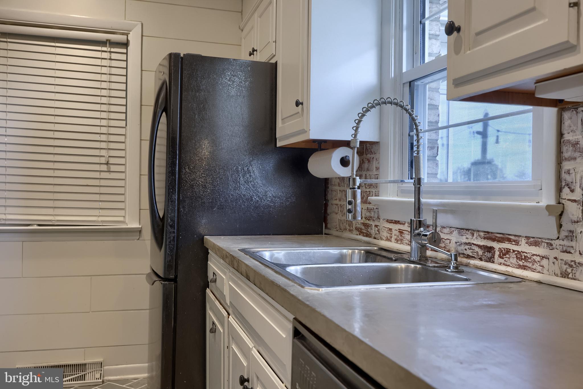 QUAKER HILLS - Residential