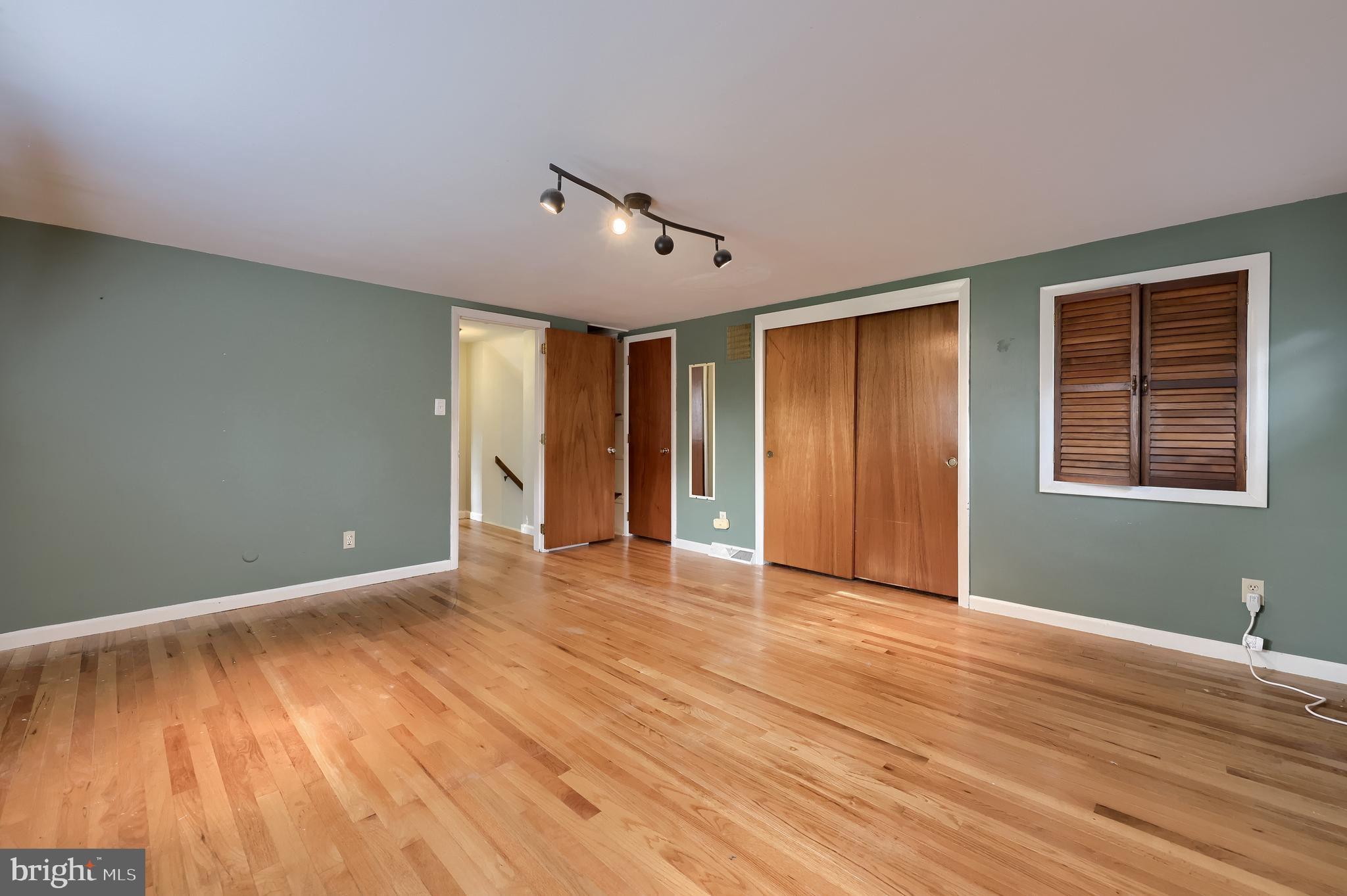 QUAKER HILLS - Residential