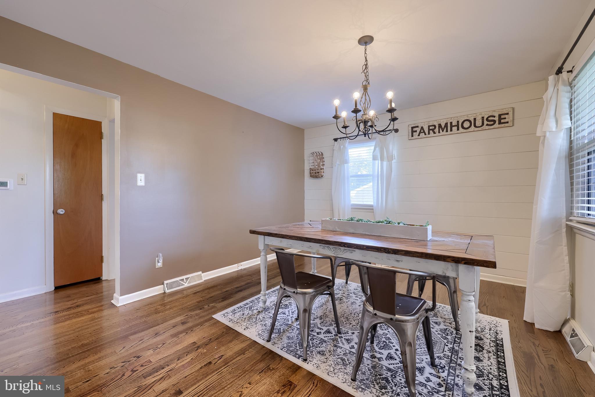 QUAKER HILLS - Residential