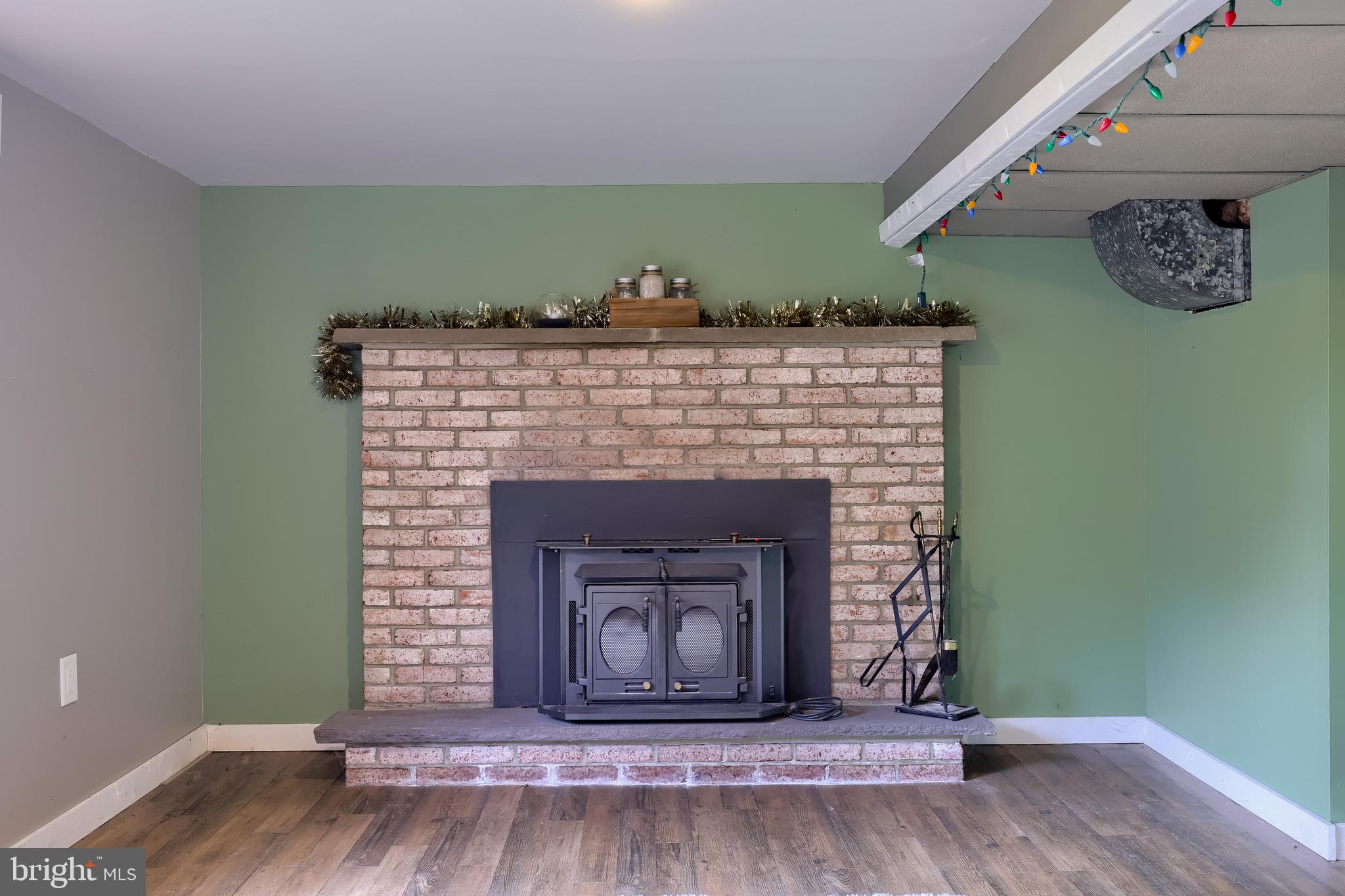 QUAKER HILLS - Residential