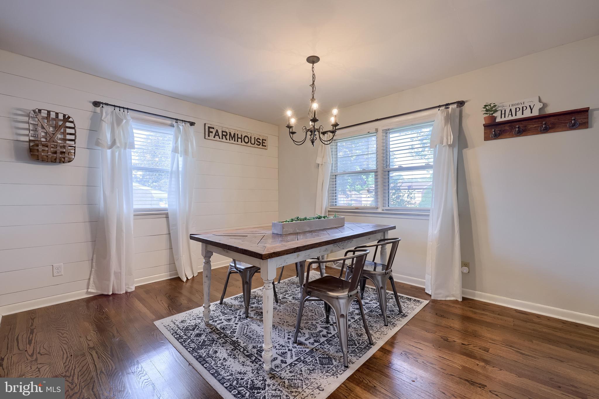 QUAKER HILLS - Residential