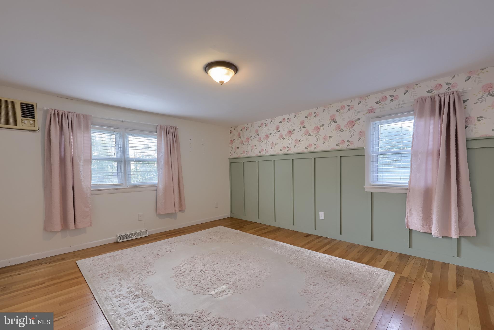 QUAKER HILLS - Residential