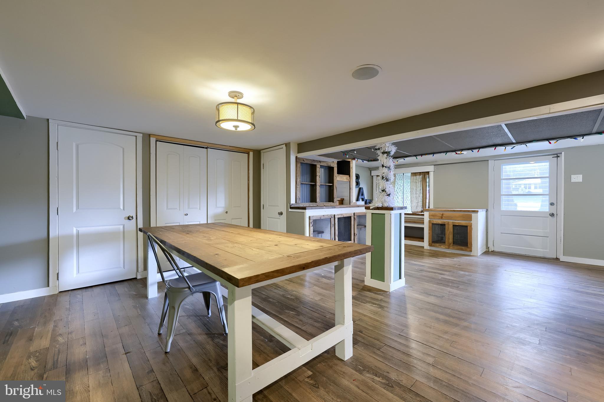 QUAKER HILLS - Residential