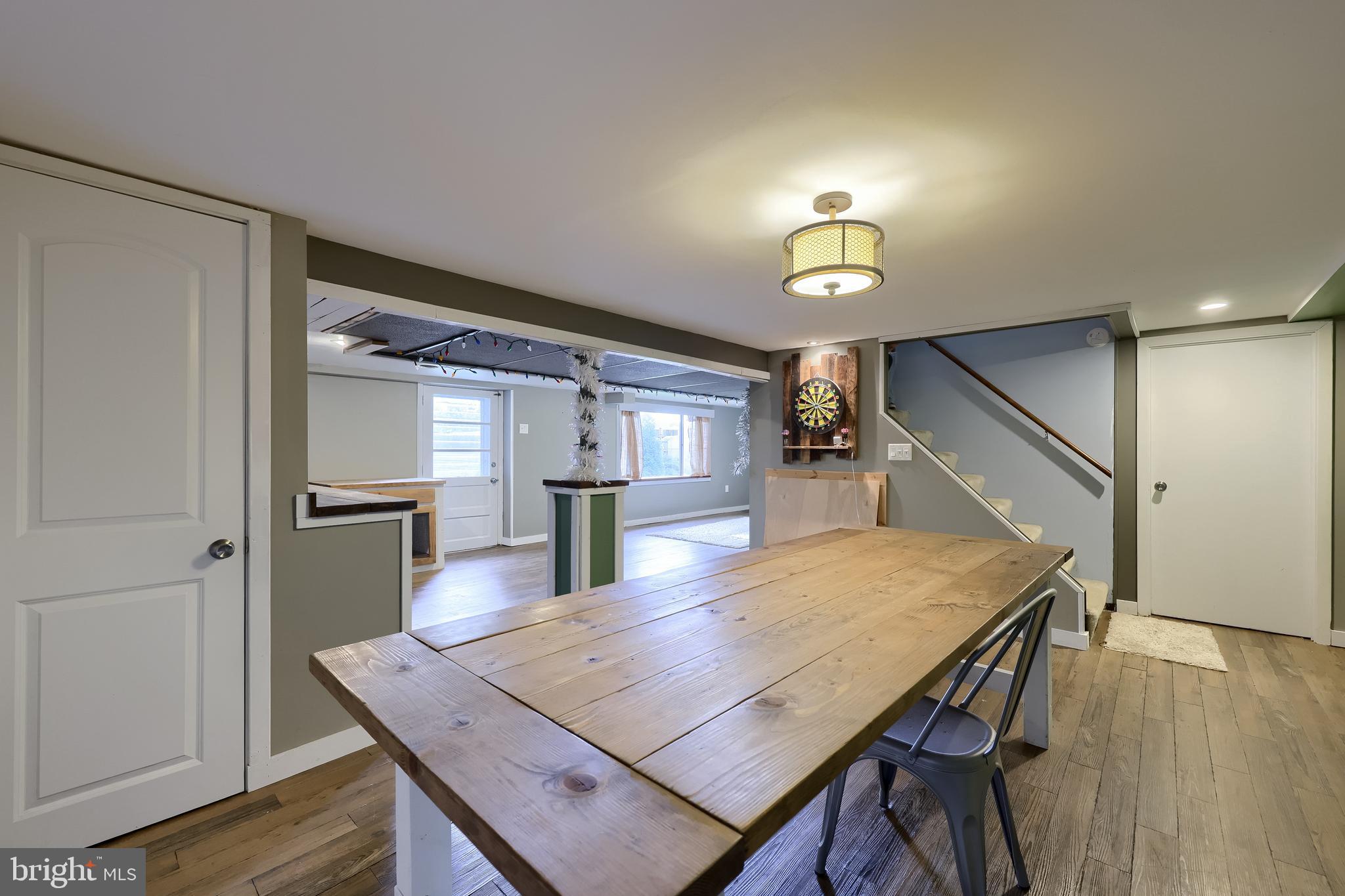 QUAKER HILLS - Residential