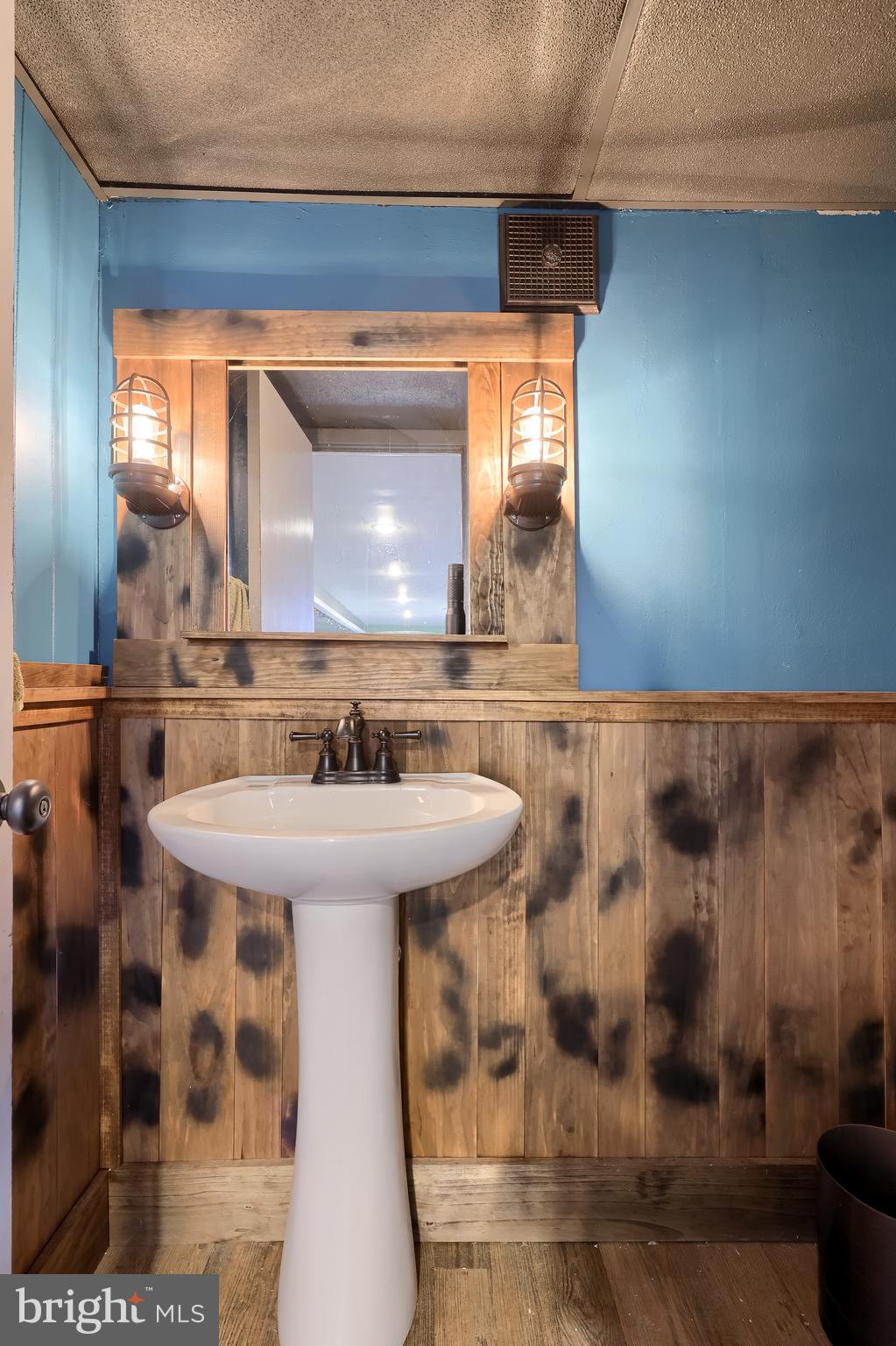 QUAKER HILLS - Residential