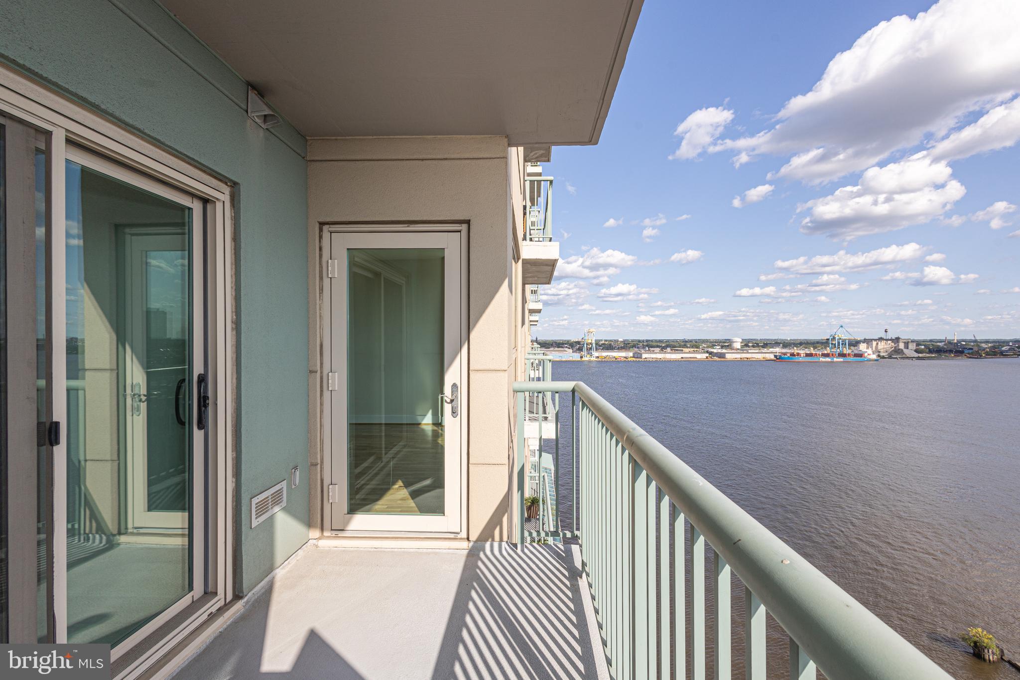 DOCKSIDE CONDOMINIUM - Residential