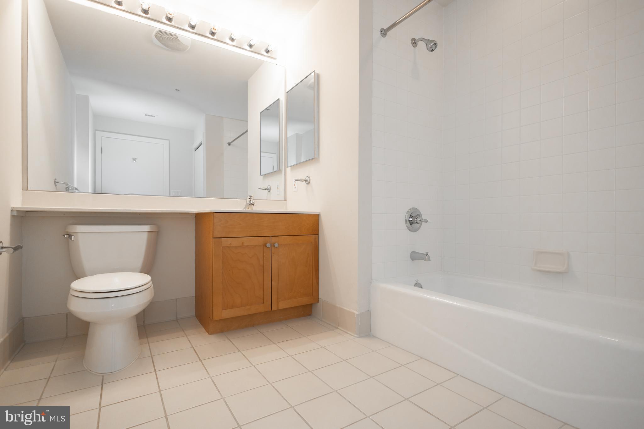 DOCKSIDE CONDOMINIUM - Residential