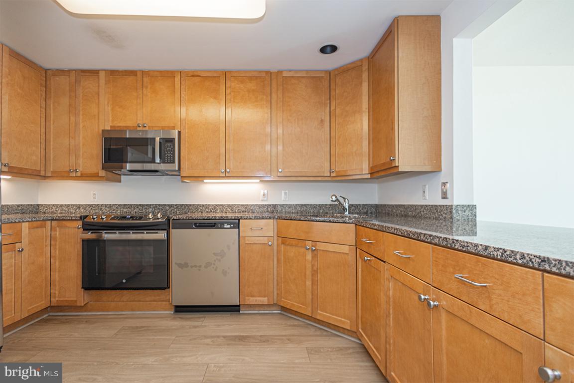 DOCKSIDE CONDOMINIUM - Residential