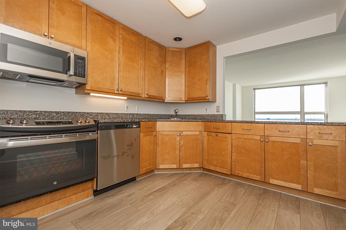 DOCKSIDE CONDOMINIUM - Residential