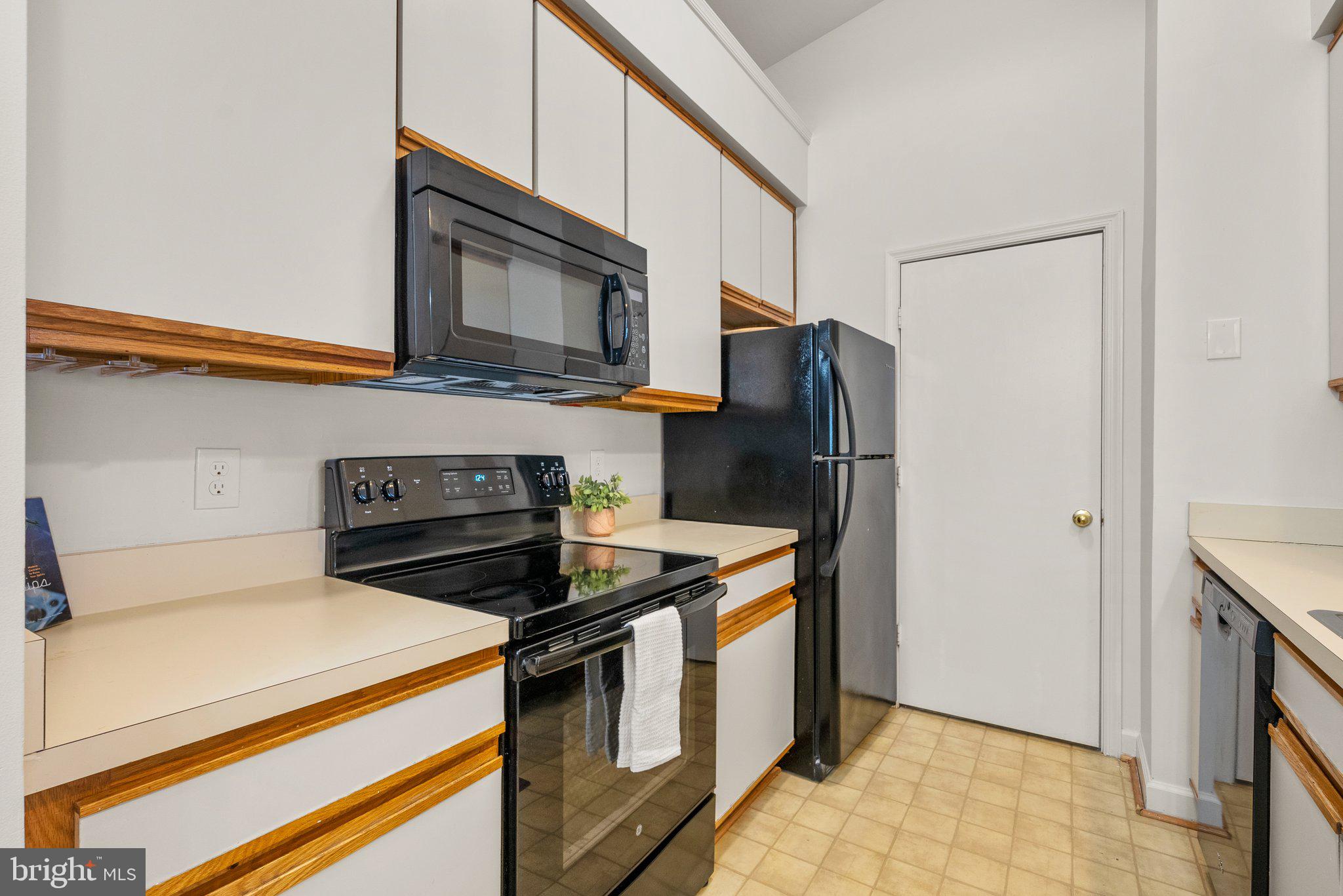 3301 SIR THOMAS DRIVE 6-B-41