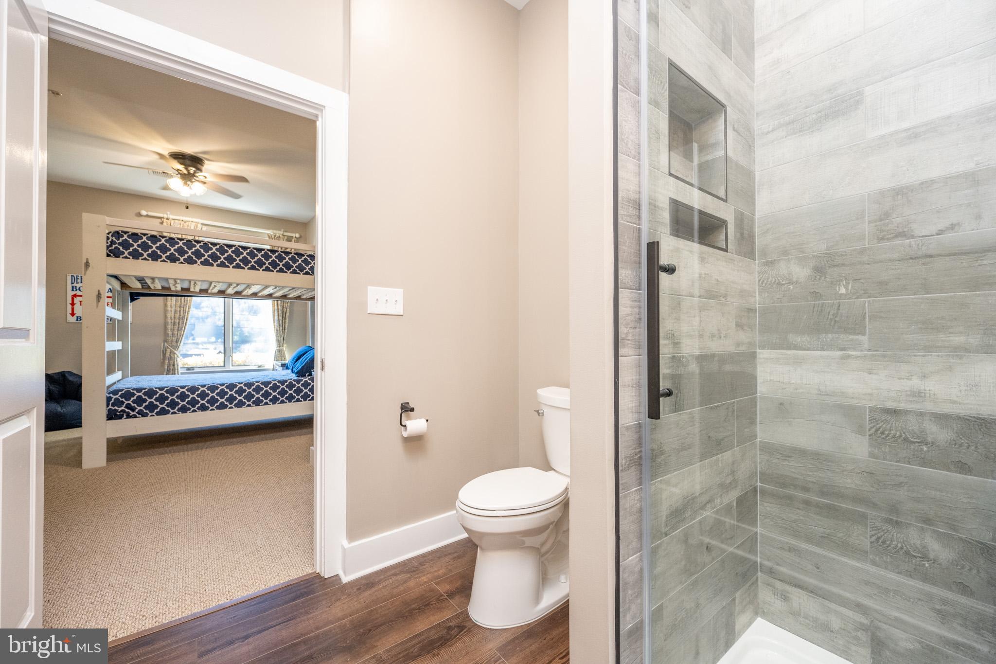 SUNDOWN CHASE - Residential