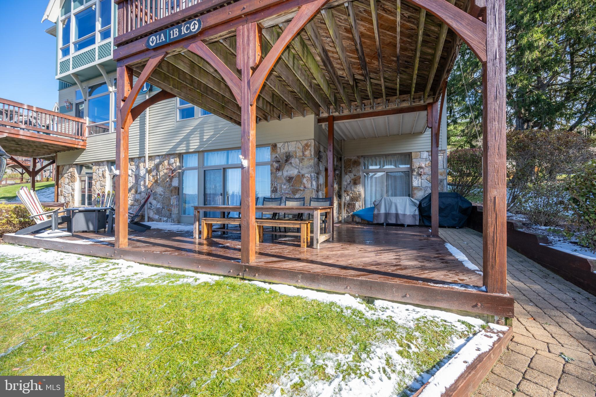 SUNDOWN CHASE - Residential