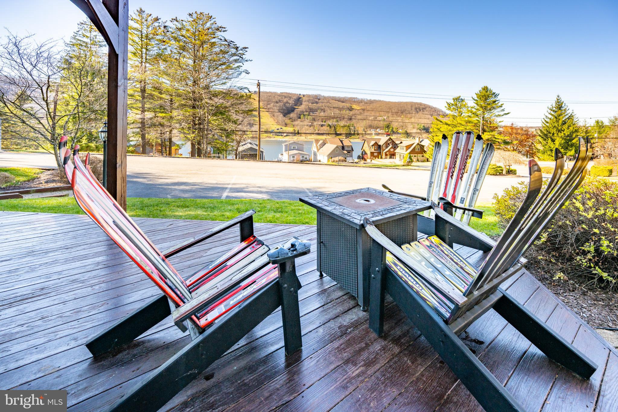 SUNDOWN CHASE - Residential