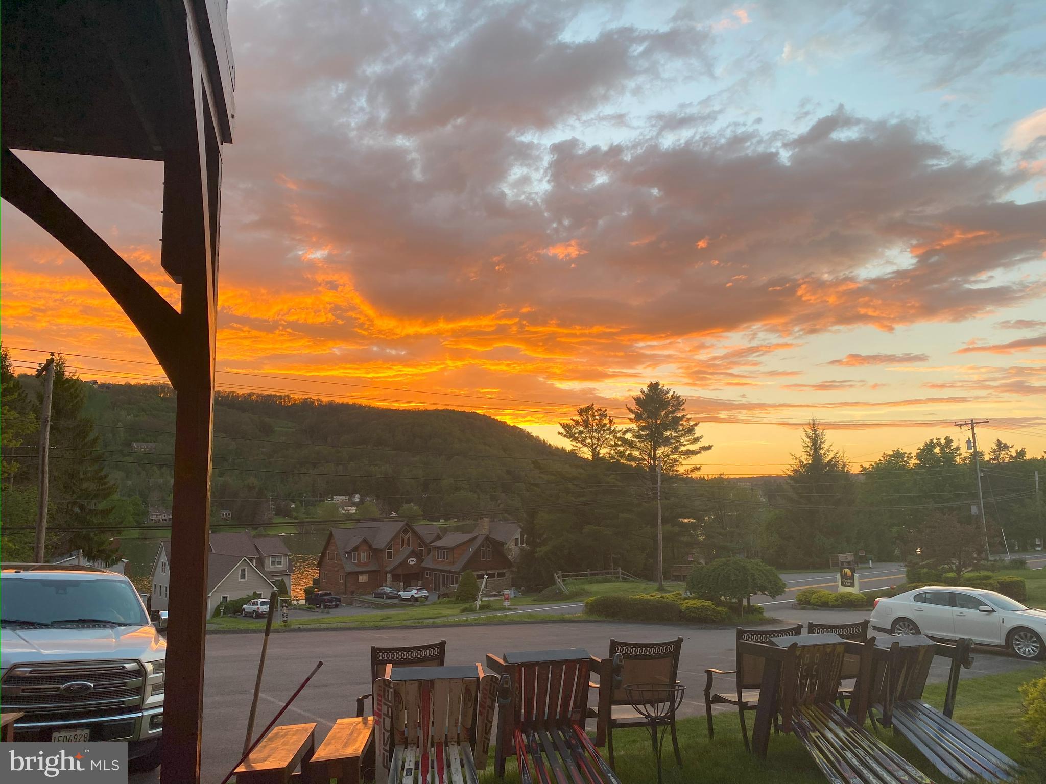 SUNDOWN CHASE - Residential