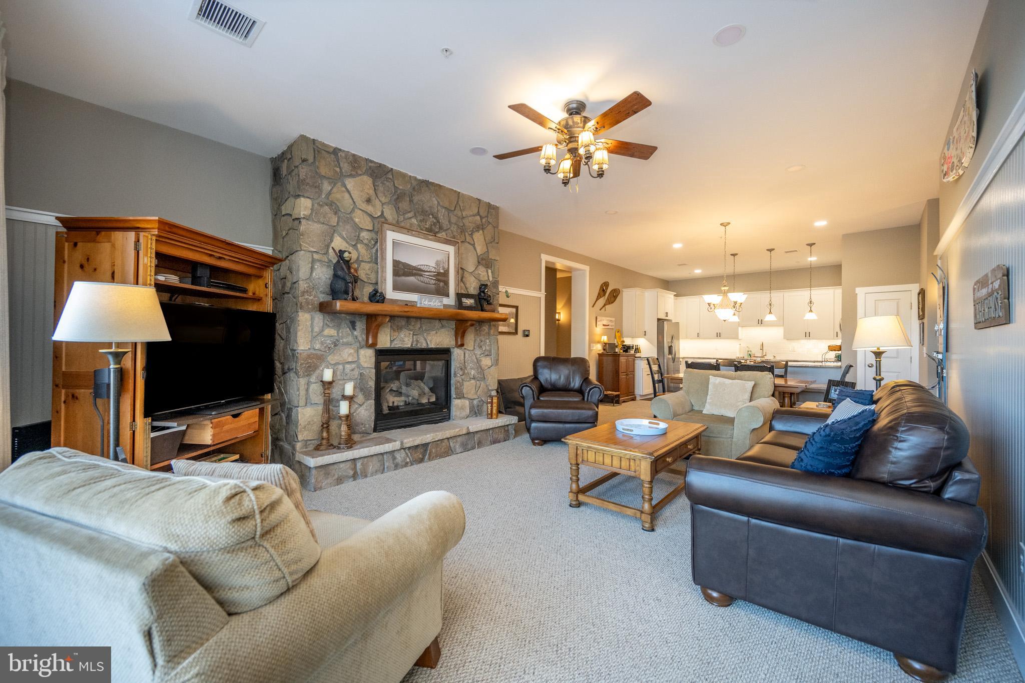 SUNDOWN CHASE - Residential