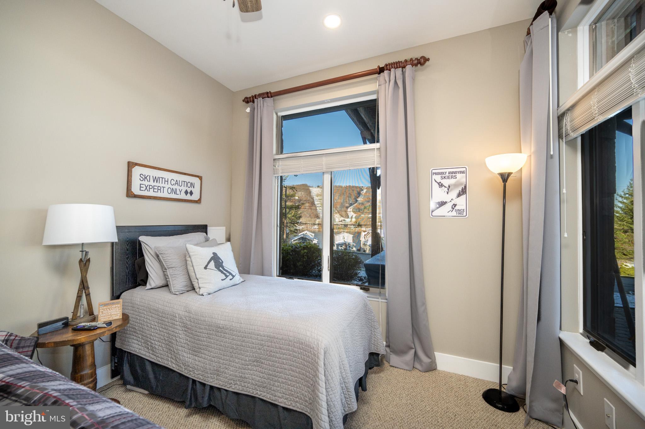 SUNDOWN CHASE - Residential