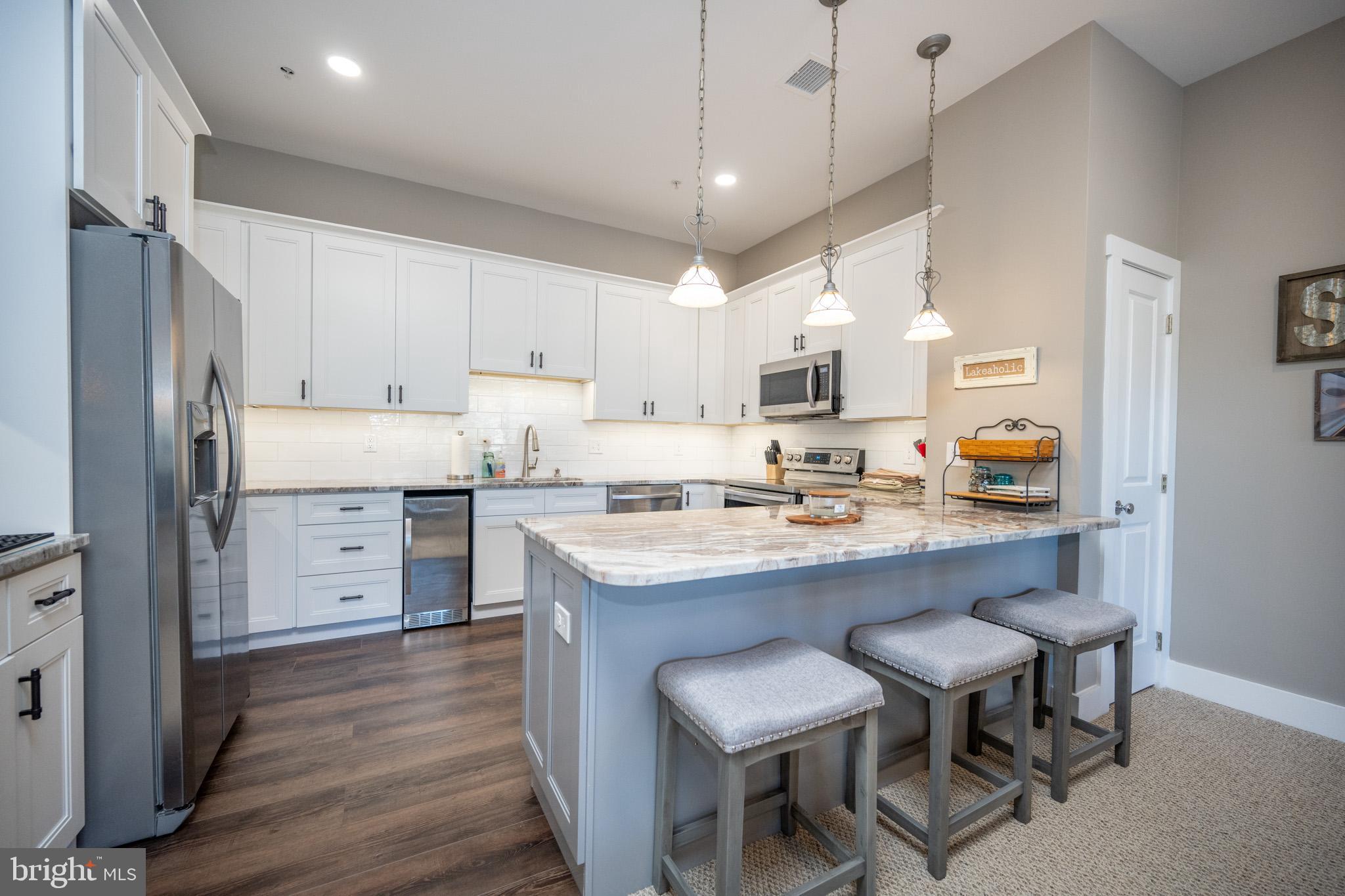 SUNDOWN CHASE - Residential