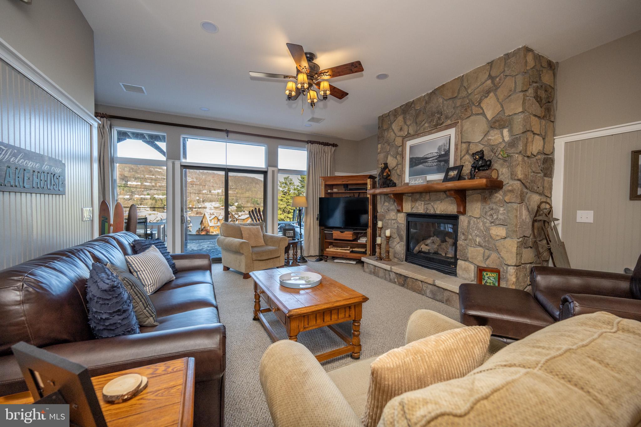 SUNDOWN CHASE - Residential