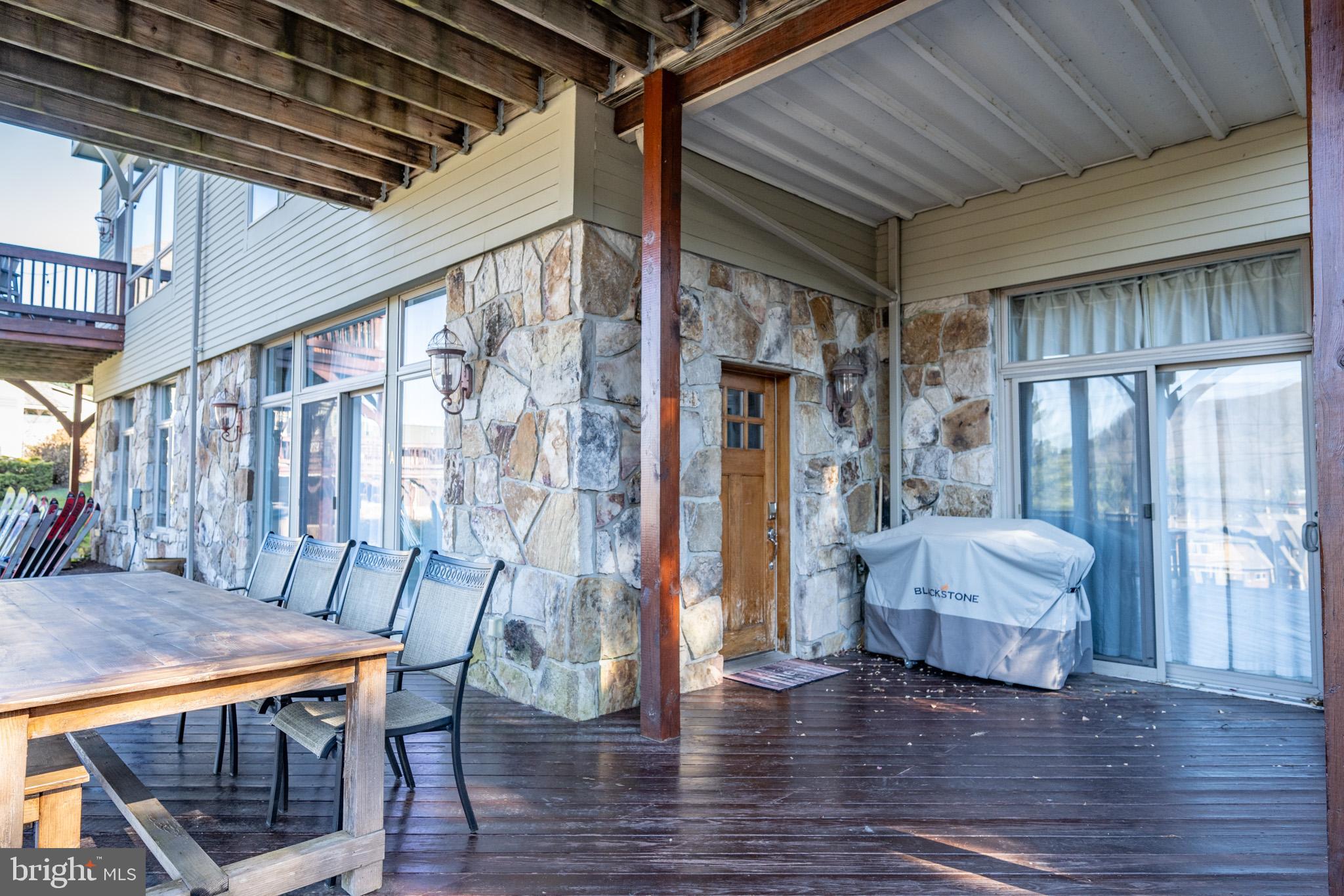 SUNDOWN CHASE - Residential