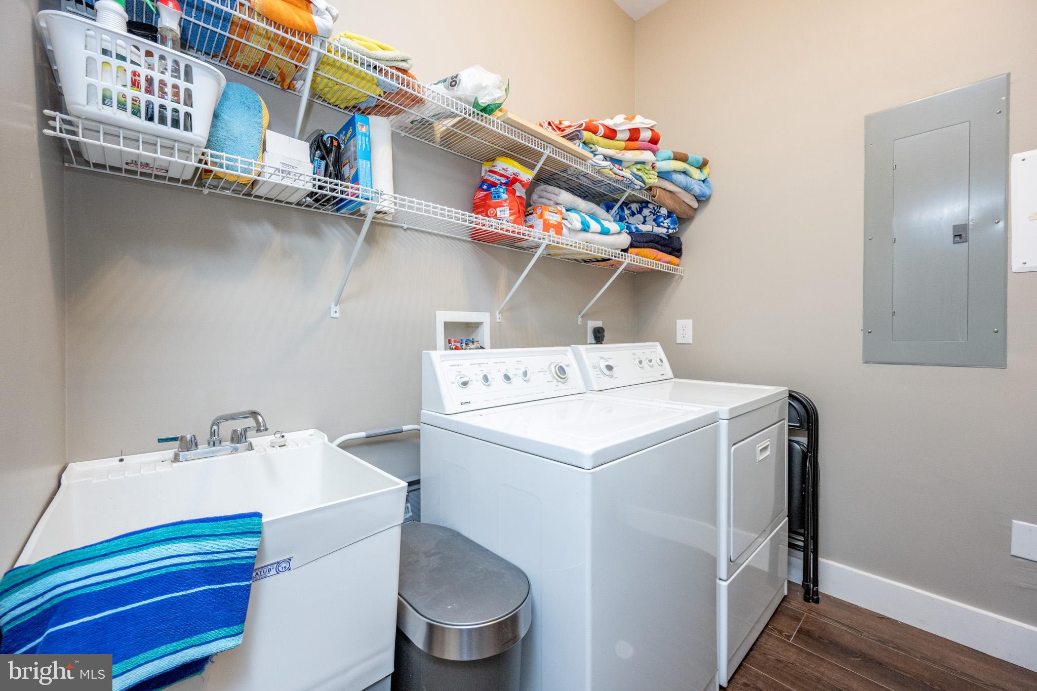 SUNDOWN CHASE - Residential