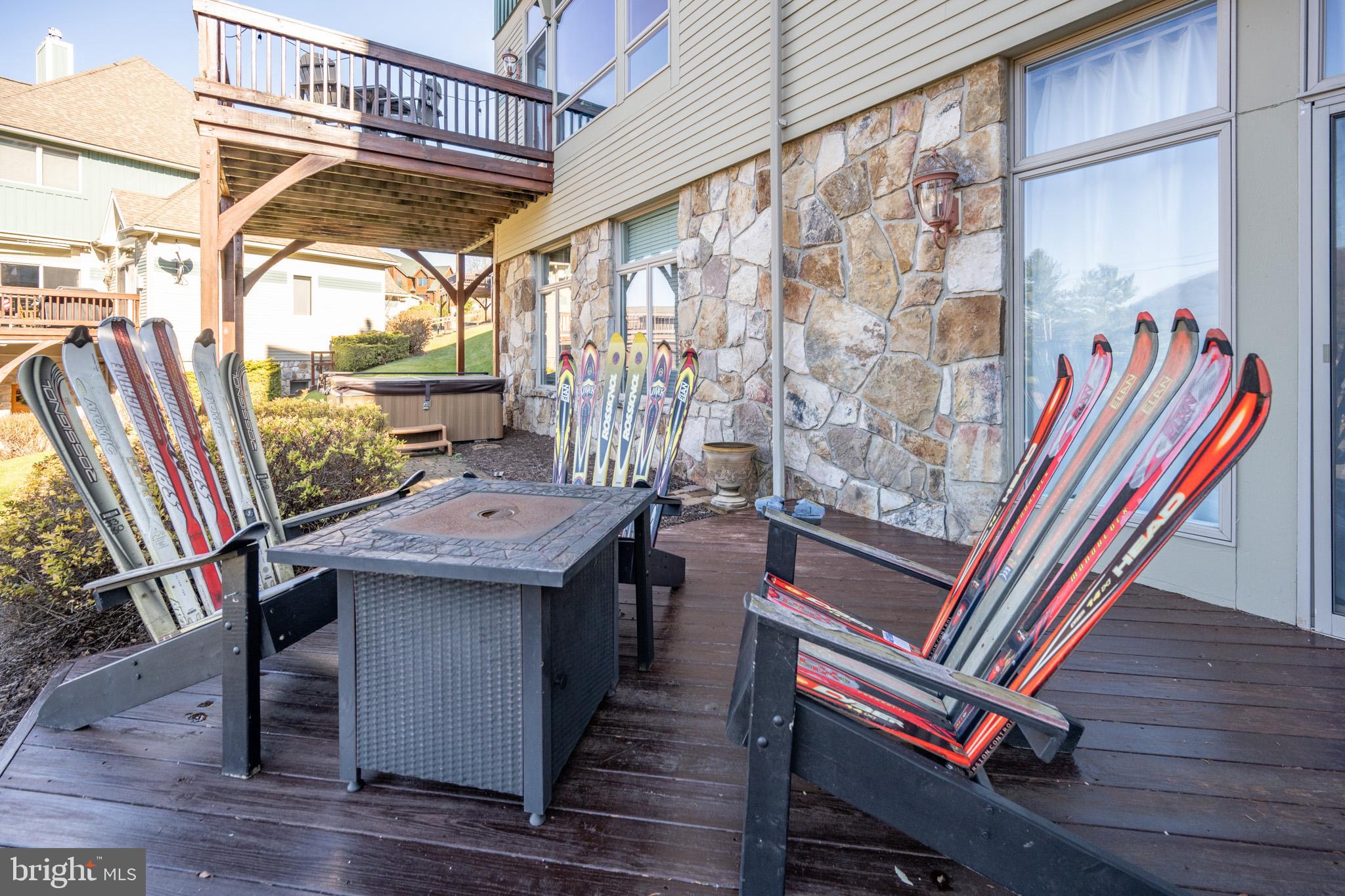 SUNDOWN CHASE - Residential