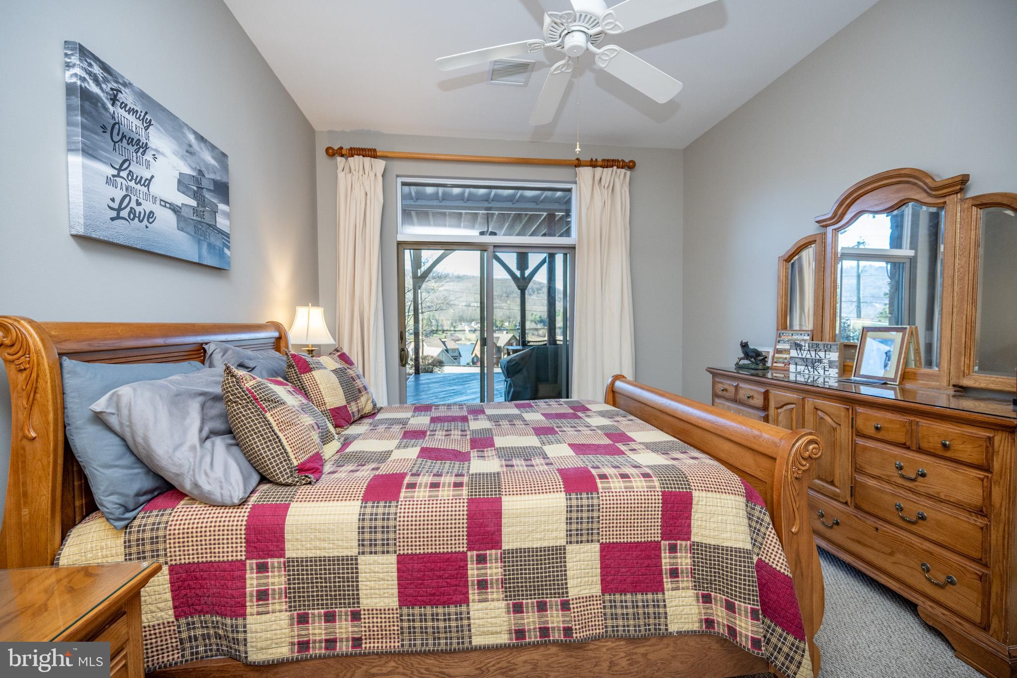 SUNDOWN CHASE - Residential