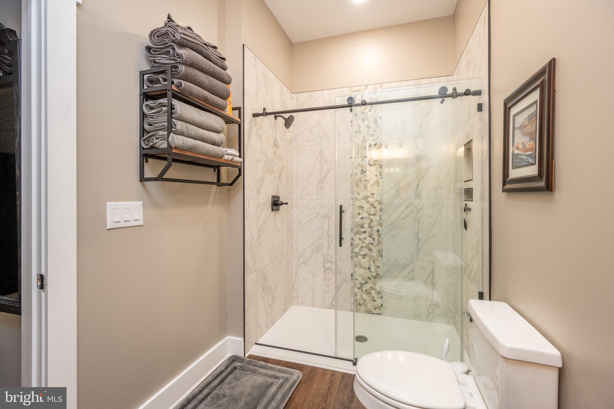 SUNDOWN CHASE - Residential