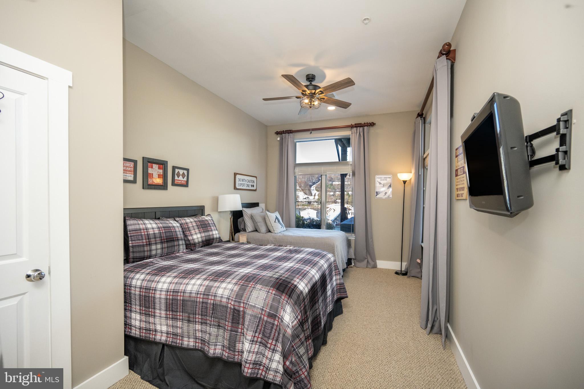 SUNDOWN CHASE - Residential