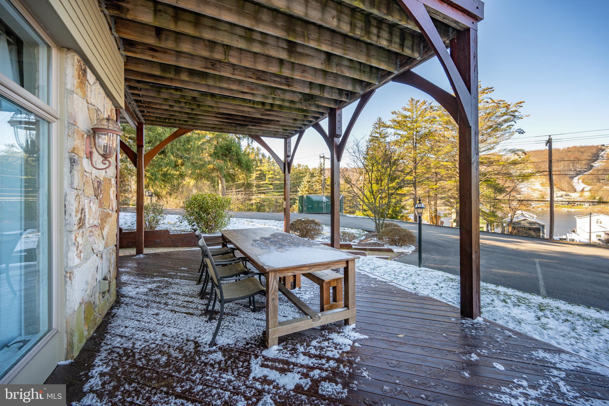 SUNDOWN CHASE - Residential