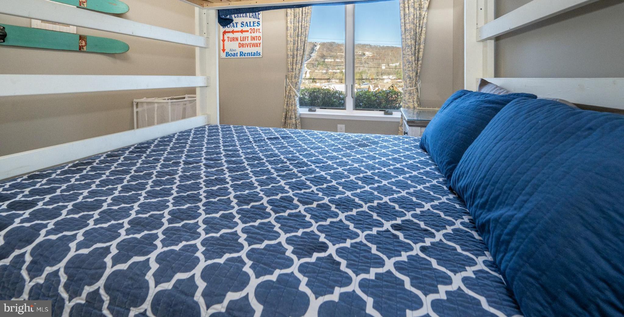 SUNDOWN CHASE - Residential