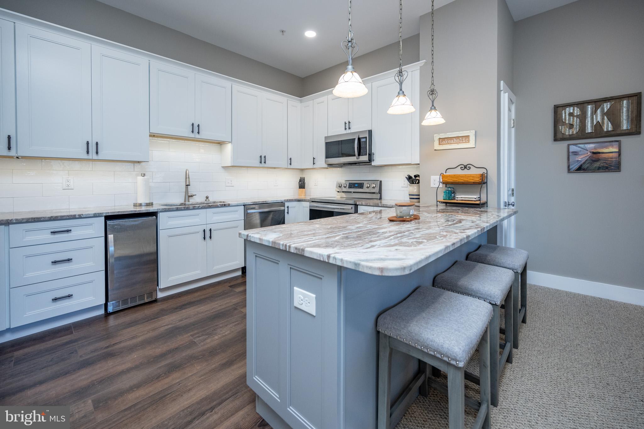 SUNDOWN CHASE - Residential